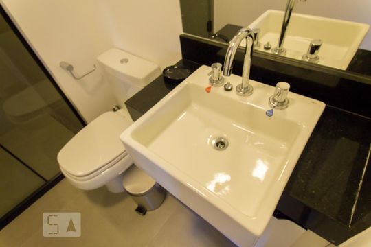 Banheiro de kitnet/studio à venda com 1 quarto, 16m² em Vila Mariana, São Paulo