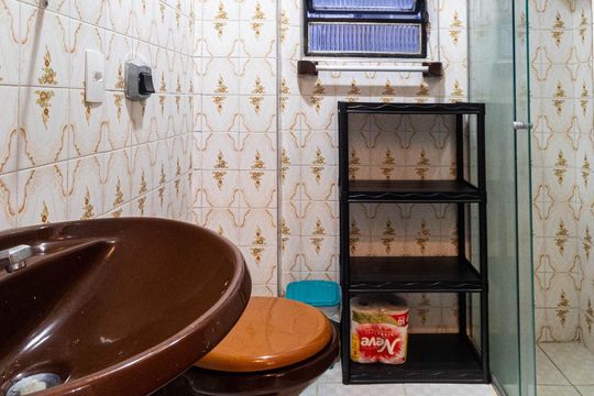 Banheiro de kitnet/studio à venda com 1 quarto, 45m² em Centro Histórico, Porto Alegre