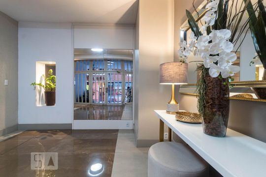 Hall de Entrada de kitnet/studio à venda com 1 quarto, 45m² em Centro Histórico, Porto Alegre