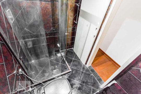 Banheiro de apartamento para alugar com 2 quartos, 70m² em Jardim Guanabara, Rio de Janeiro