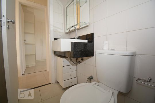 Banheiro de apartamento para alugar com 2 quartos, 55m² em Lins de Vasconcelos, Rio de Janeiro