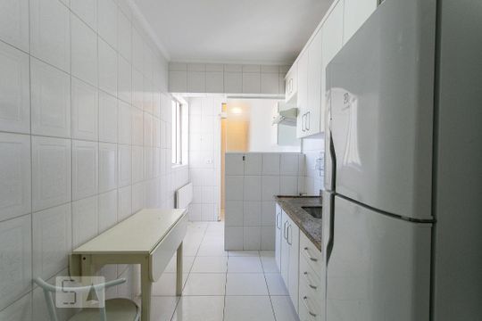 Cozinha de apartamento para alugar com 2 quartos, 64m² em Vila Regente Feijó, São Paulo