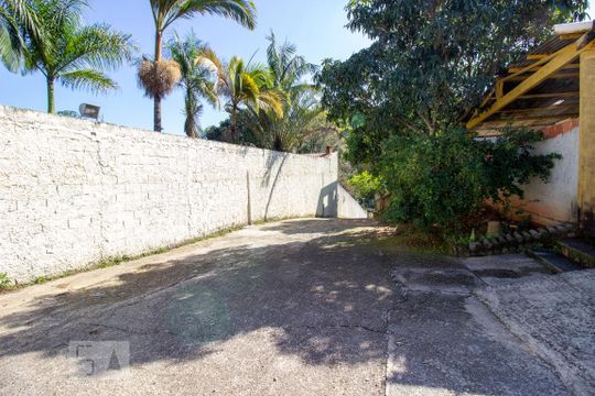 Garagem de casa à venda com 4 quartos, 600m² em Chácaras Santa Martha, Várzea Paulista