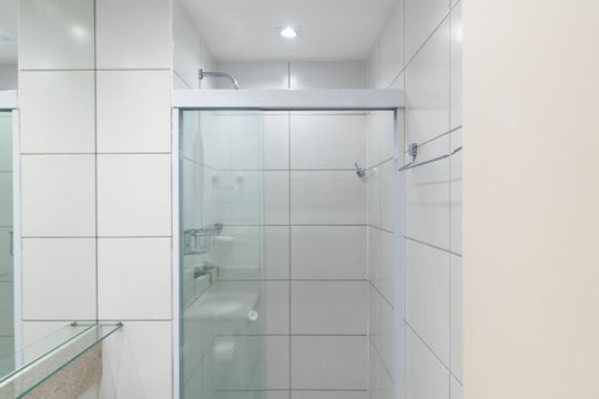 Banheiro de kitnet/studio à venda com 1 quarto, 30m² em Jardim Paulista, São Paulo
