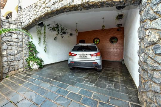 Garagem 1 de casa à venda com 5 quartos, 650m² em Santa Lúcia, Belo Horizonte