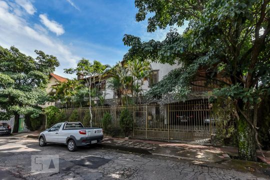 Fachada de casa à venda com 5 quartos, 650m² em Santa Lúcia, Belo Horizonte