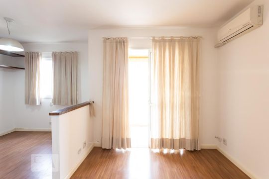 Sala de apartamento para alugar com 2 quartos, 78m² em Caxingui, São Paulo