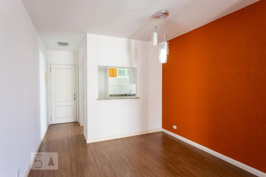 Sala de apartamento para alugar com 2 quartos, 78m² em Caxingui, São Paulo