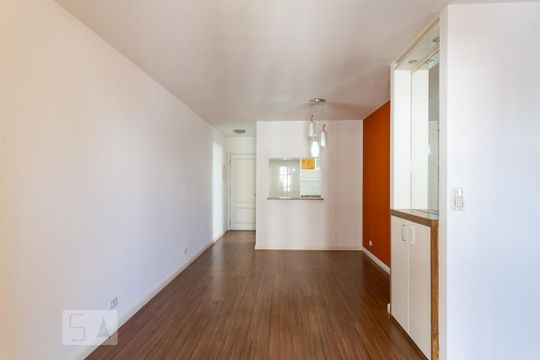 Sala de apartamento para alugar com 2 quartos, 78m² em Caxingui, São Paulo