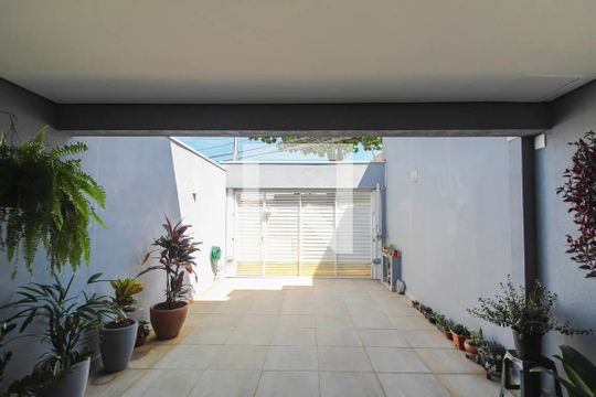 Garagem de casa à venda com 3 quartos, 200m² em Quinta da Paineira, São Paulo