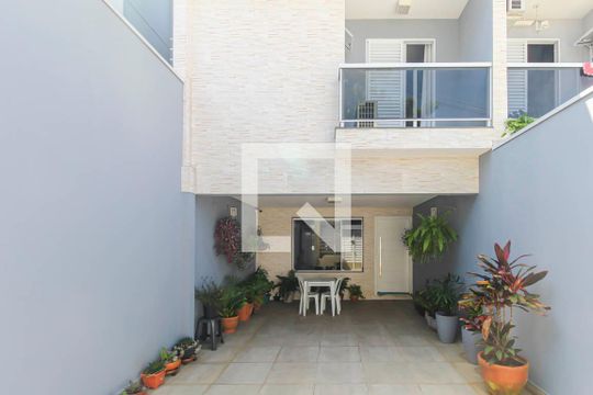 Garagem de casa à venda com 3 quartos, 200m² em Quinta da Paineira, São Paulo