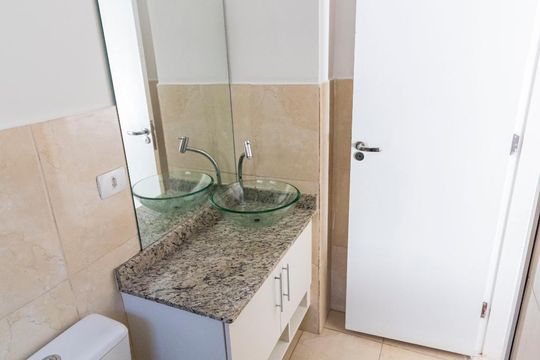 Banheiro de apartamento para alugar com 1 quarto, 50m² em Vila São José, São Paulo