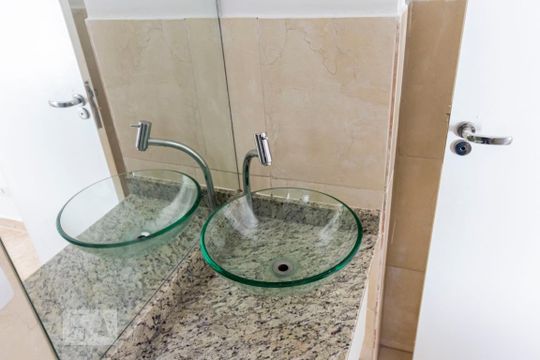 Banheiro de apartamento para alugar com 1 quarto, 50m² em Vila São José, São Paulo