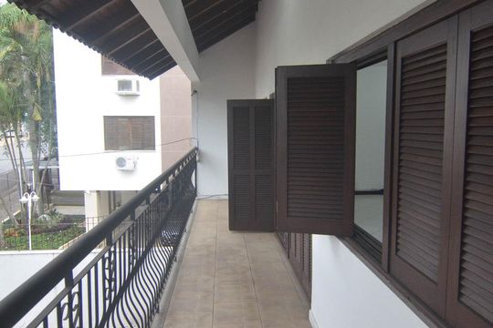 Sacada de casa à venda com 3 quartos, 250m² em Centro, Canoas