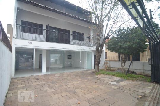 Pátio frente de casa à venda com 3 quartos, 250m² em Centro, Canoas