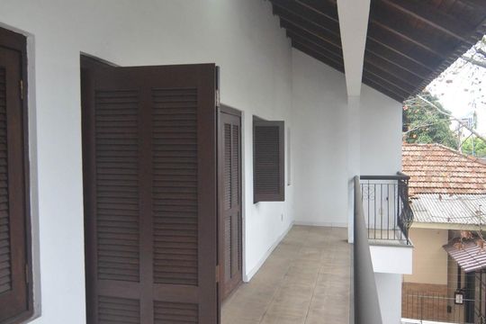 Sacada de casa à venda com 3 quartos, 250m² em Centro, Canoas