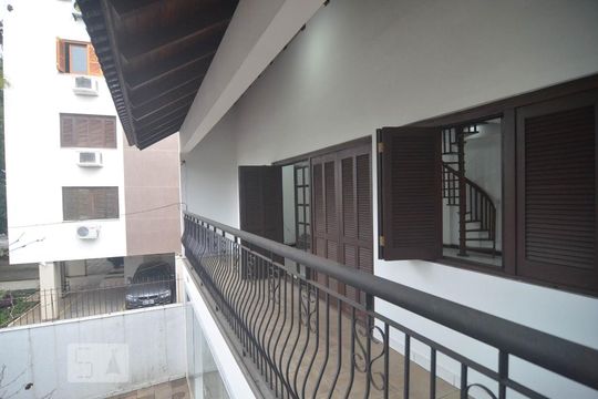 Sacada de casa à venda com 3 quartos, 250m² em Centro, Canoas