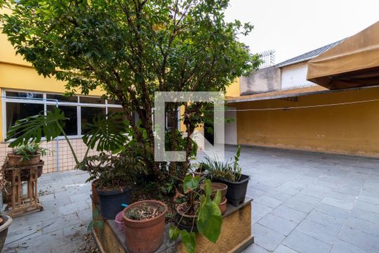 Quintal dos Fundos de casa à venda com 4 quartos, 332m² em Vila Dom Pedro Ii, São Paulo