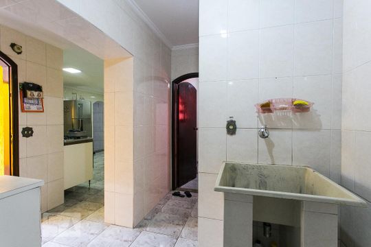 Área de Serviço de casa para alugar com 4 quartos, 300m² em Vila Antonieta, São Paulo