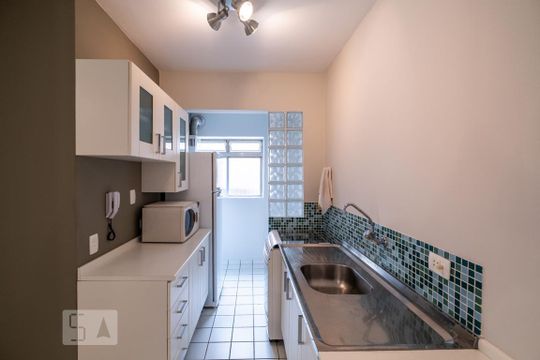 Cozinha de apartamento para alugar com 1 quarto, 47m² em Paraíso, São Paulo