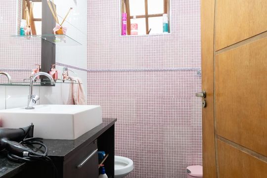 Lavabo de casa à venda com 5 quartos, 200m² em Socorro, São Paulo