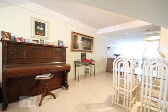 Sala de casa à venda com 3 quartos, 150m² em Vila Brasílio Machado, São Paulo