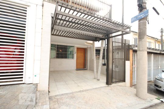 Fachada de casa à venda com 3 quartos, 150m² em Vila Brasílio Machado, São Paulo