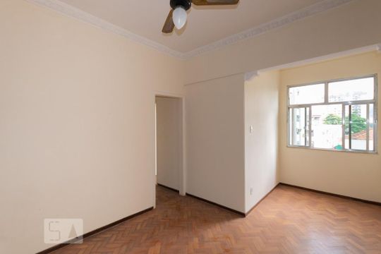 Apartamento para alugar com 2 quartos, 55m² em Grajaú, Rio de Janeiro