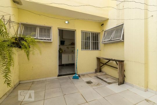 Quintal de casa à venda com 2 quartos, 150m² em Vila da Saúde, São Paulo