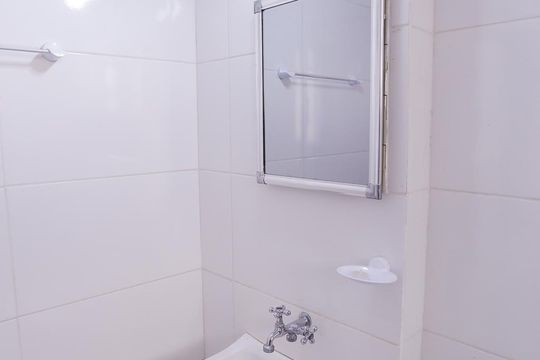 Banheiro de kitnet/studio à venda com 1 quarto, 21m² em Água Branca, São Paulo