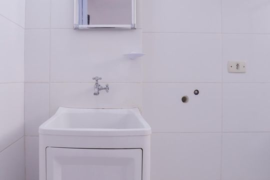Banheiro de kitnet/studio à venda com 1 quarto, 21m² em Água Branca, São Paulo