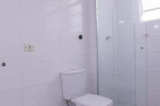 Banheiro de kitnet/studio à venda com 1 quarto, 21m² em Água Branca, São Paulo