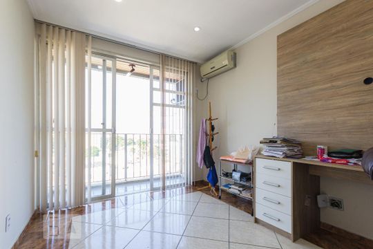 Quarto de apartamento para alugar com 3 quartos, 184m² em Taquara, Rio de Janeiro