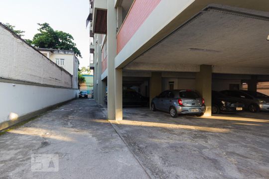 Garagem de apartamento para alugar com 3 quartos, 184m² em Taquara, Rio de Janeiro