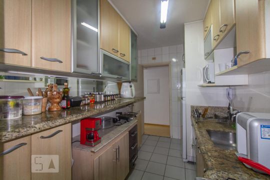 Cozinha de apartamento à venda com 3 quartos, 68m² em Vila Bertioga, São Paulo