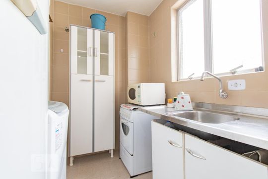 Cozinha de apartamento à venda com 1 quarto, 40m² em Portão, Curitiba