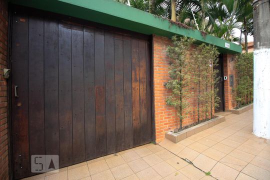Fachada de casa para alugar com 5 quartos, 350m² em Vila Guarani, São Paulo