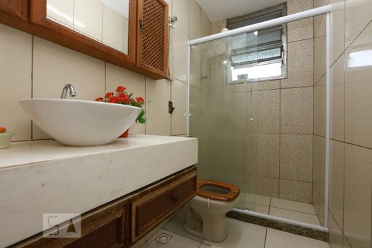 Banheiro de apartamento à venda com 2 quartos, 54m² em Vila Isabel, Rio de Janeiro