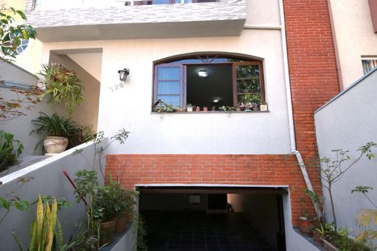 Fachada  de casa à venda com 3 quartos, 204m² em Jardim da Campina, São Paulo