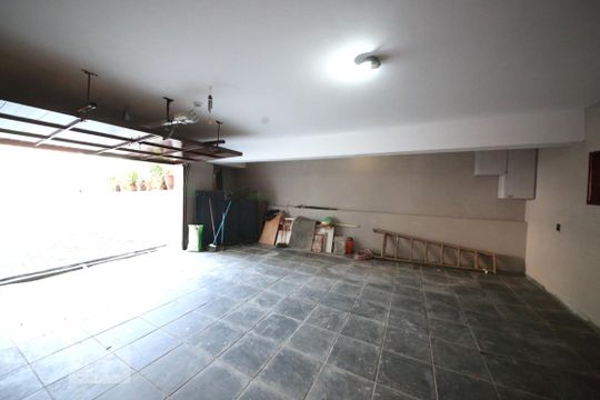 Garagem  de casa à venda com 3 quartos, 204m² em Jardim da Campina, São Paulo