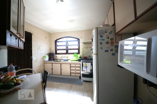 Cozinha  de casa à venda com 3 quartos, 204m² em Jardim da Campina, São Paulo