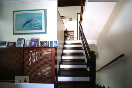 Acesso  de casa à venda com 3 quartos, 204m² em Jardim da Campina, São Paulo