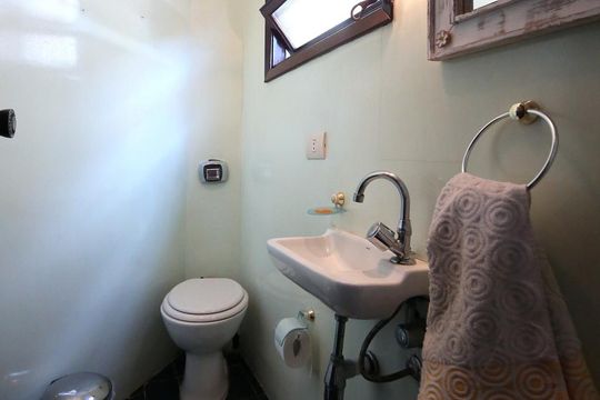 Lavabo de casa à venda com 3 quartos, 204m² em Jardim da Campina, São Paulo