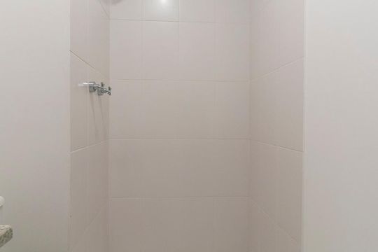 Banheiro de kitnet/studio para alugar com 1 quarto, 25m² em Chácara Belenzinho, São Paulo