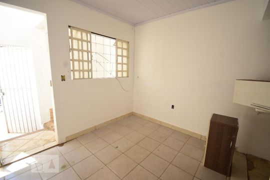 Sala e Cozinha de kitnet/studio para alugar com 1 quarto, 30m² em Setor Habitacional Samambaia (taguatinga), Brasília