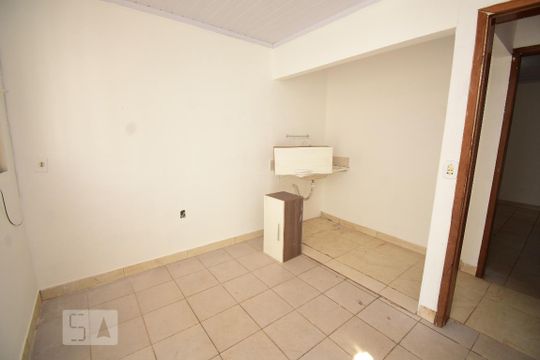 Sala e Cozinha de kitnet/studio para alugar com 1 quarto, 30m² em Setor Habitacional Samambaia (taguatinga), Brasília