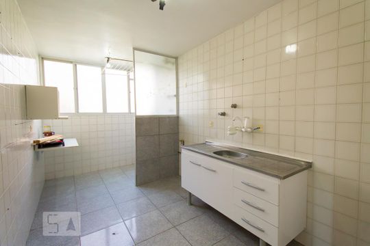 Cozinha de apartamento para alugar com 2 quartos, 56m² em Parque Bristol, São Paulo