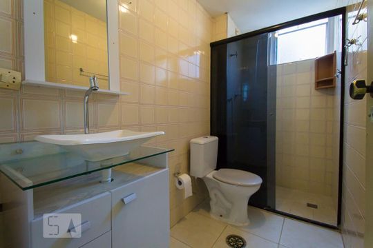 Banheiro de apartamento para alugar com 2 quartos, 56m² em Parque Bristol, São Paulo
