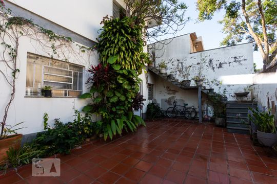 Garagem de casa à venda com 2 quartos, 400m² em Jardim Peri Peri, São Paulo