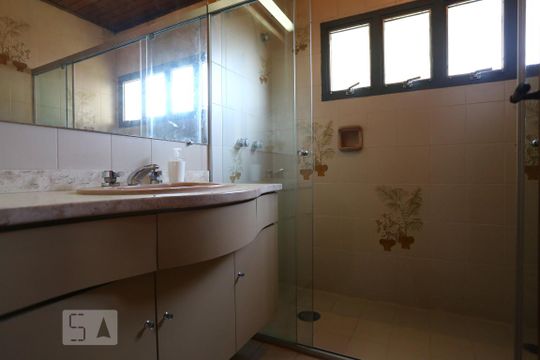 Banheiro Social de casa de condomínio para alugar com 3 quartos, 325m² em Cidade São Francisco, São Paulo